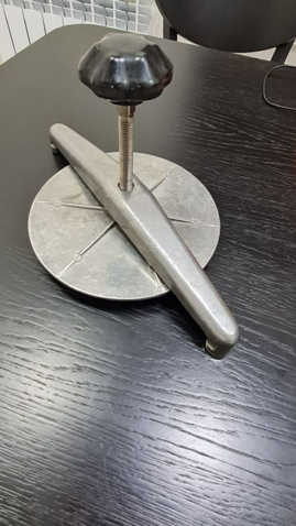 Пресс чугунный для приготовления цыплята-табака