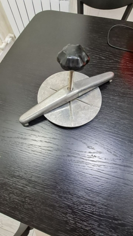 Пресс чугунный для приготовления цыплята-табака