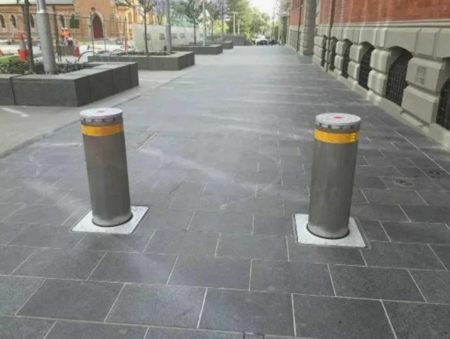 Установка Болларды (выдвижные столбы)